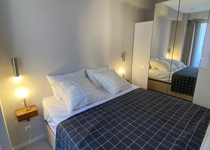 The Entire 2 Rooms, Balcony, Sea View * Nice